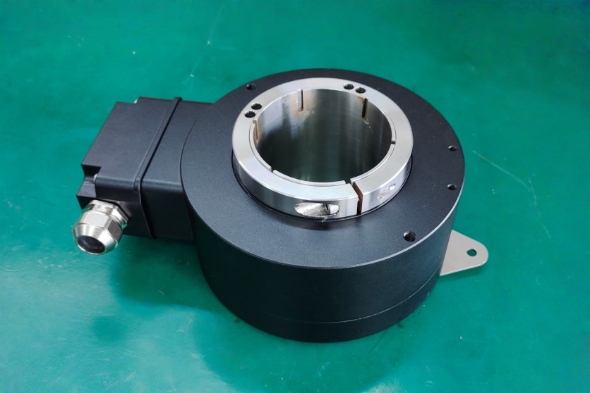 HOG 163 DN 1024 I Incremental Encoder with Large Bore and Metal Housing